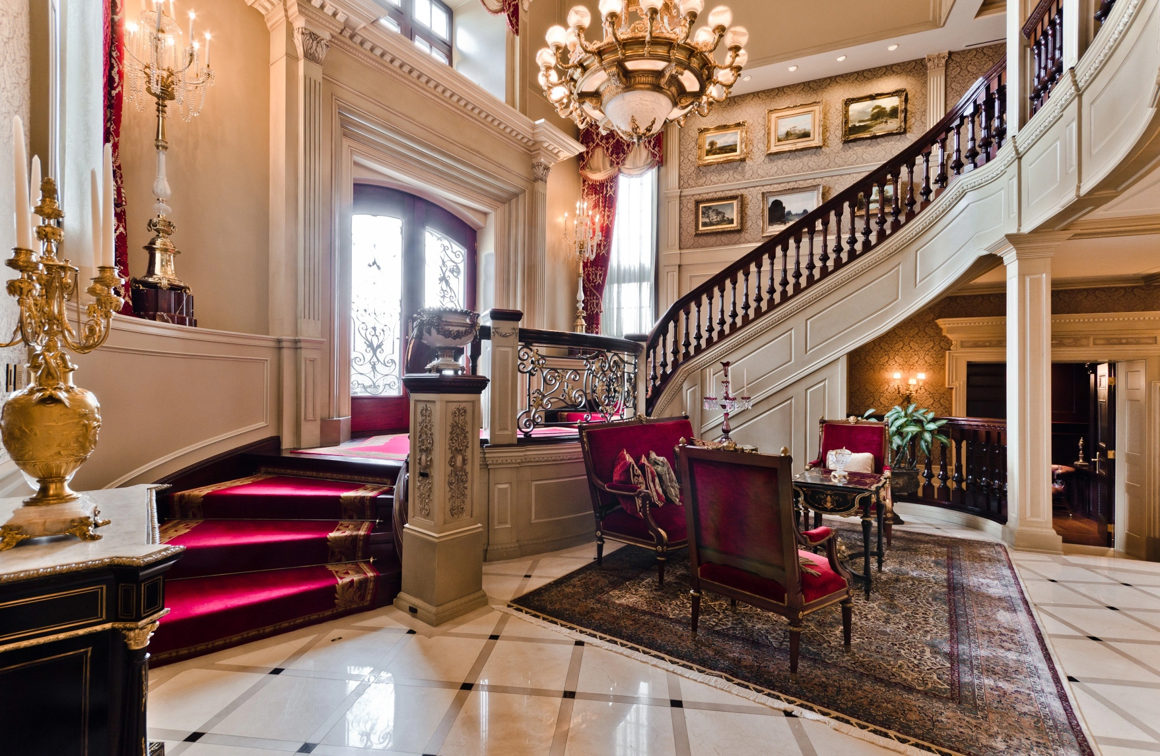 Ile Gagnon estate interior — original prior-listing photograph