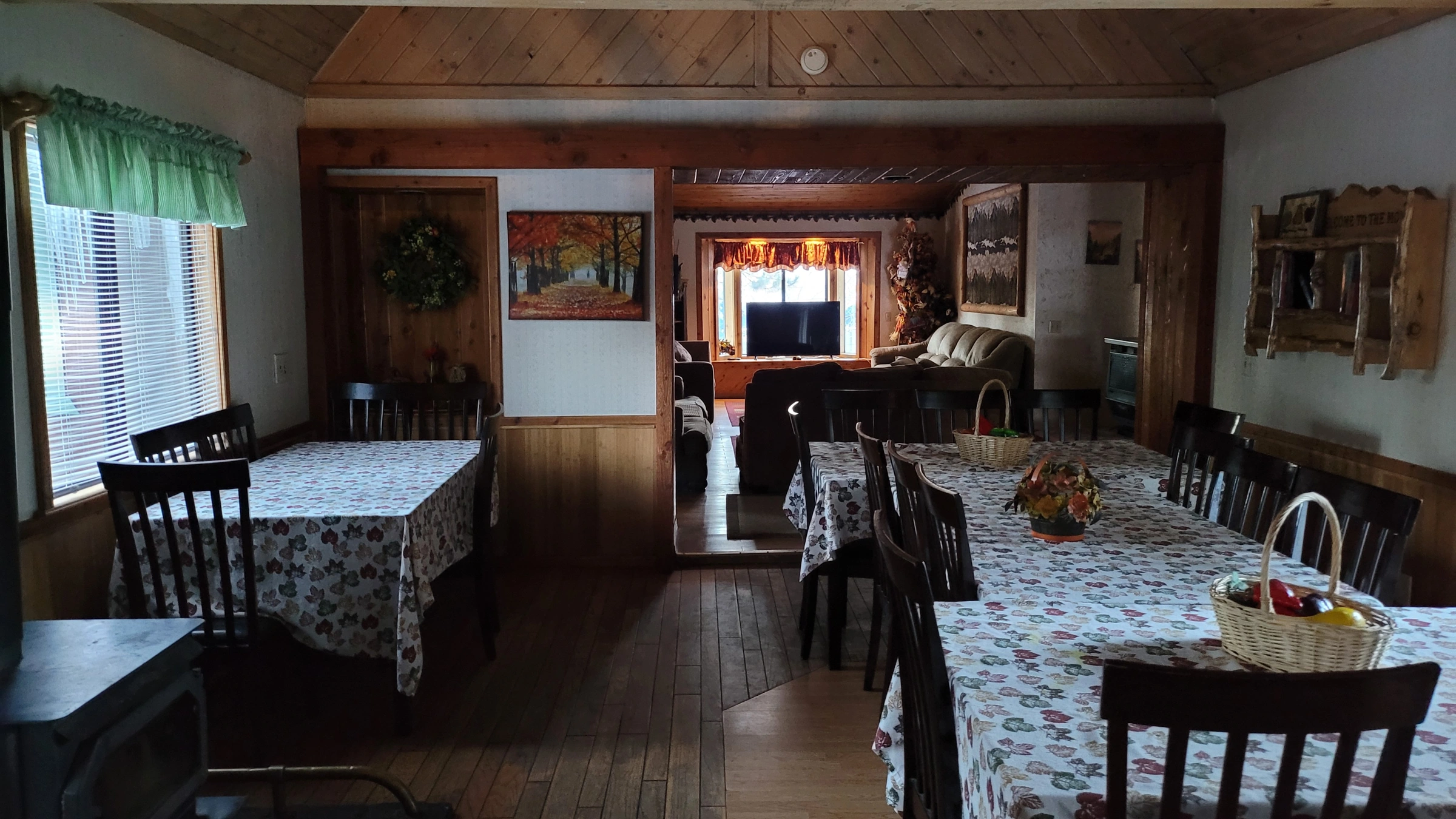 Golden Bear Cottages dining and kitchen interior — original prior-listing photograph